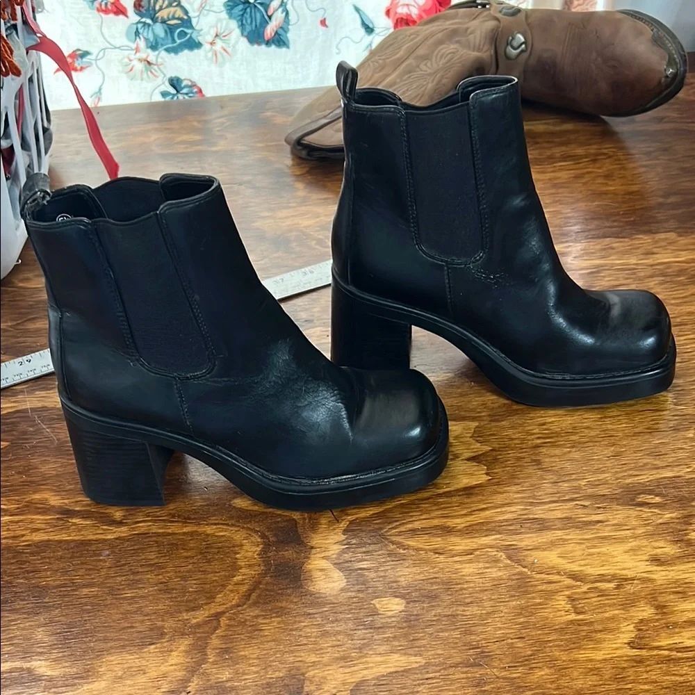 No Boundaries Black Ankle Booties with Elastic Panels - Picture 12 of 12